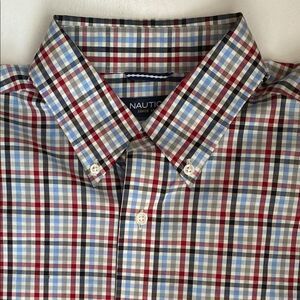 NAUTICA NWT Classic Fit - Wrinkle Resistant Men’s Long Sleeve Shirt